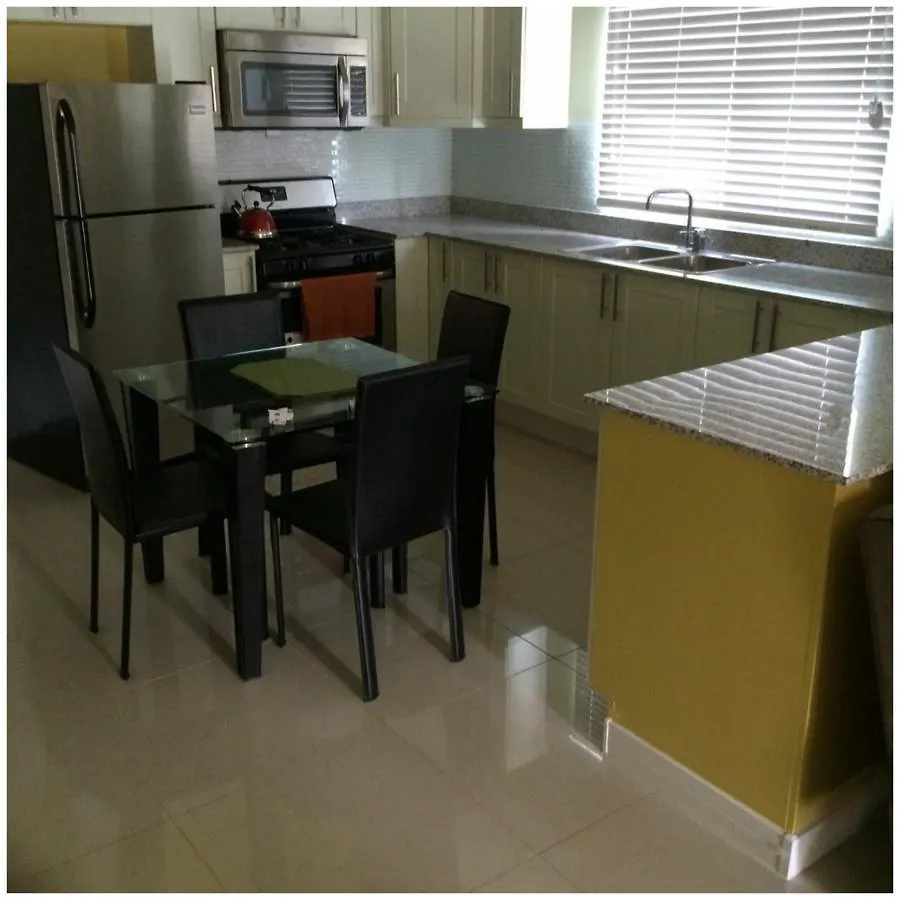 Caymanas Estate Two Bedroom ,Gate Community Ellis Caymanas Holiday home